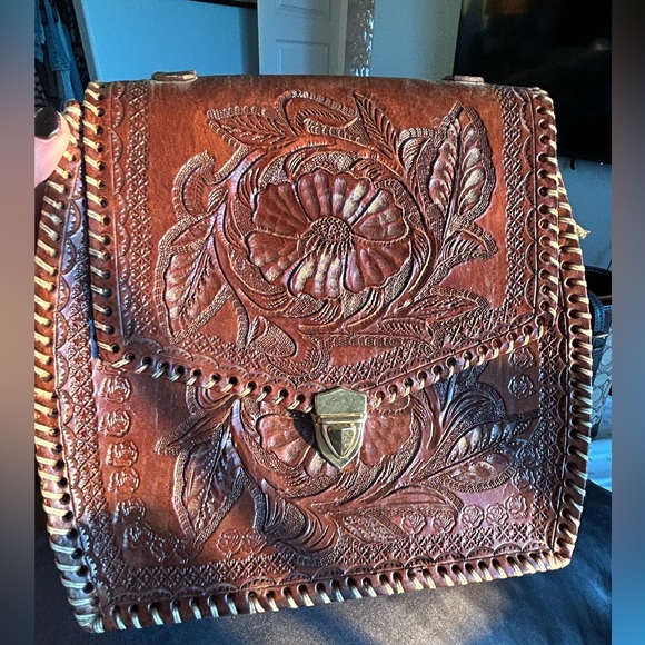 100% Handmade Floral carved Leather Bag - Picture 9 of 12